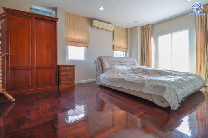 บ้านเดี่ยวมือสองแปลงมุม! โครงการ มณีรินทร์พาร์ค ราชพฤกษ์-ท่าอิฐ คุณภาพจากแบรนด์ *พร็อพเพอร์ตี้ เพอร์เฟค * เนื้อที่ 64.40 ตร.ว. ฟังก์ชัน 3 ห้องนอน 3 ห้องน้ำ บ้านสวยพร้อมต่อเติมเต็มพื้นที่ ทำเลเดินทางสะดวก เชื่อมต่อถนน รัตนาธิเบศร์ ,ถนนราชพฤกษ์ ใกล้รถไฟฟ้า "สถานีบางรักน้อยท่าอิฐ"...